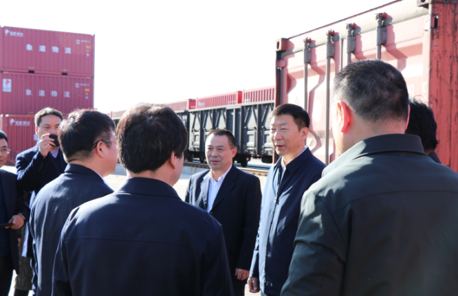 陕西省副省长赵刚莅临榆林象道国际物流园视察(图2)