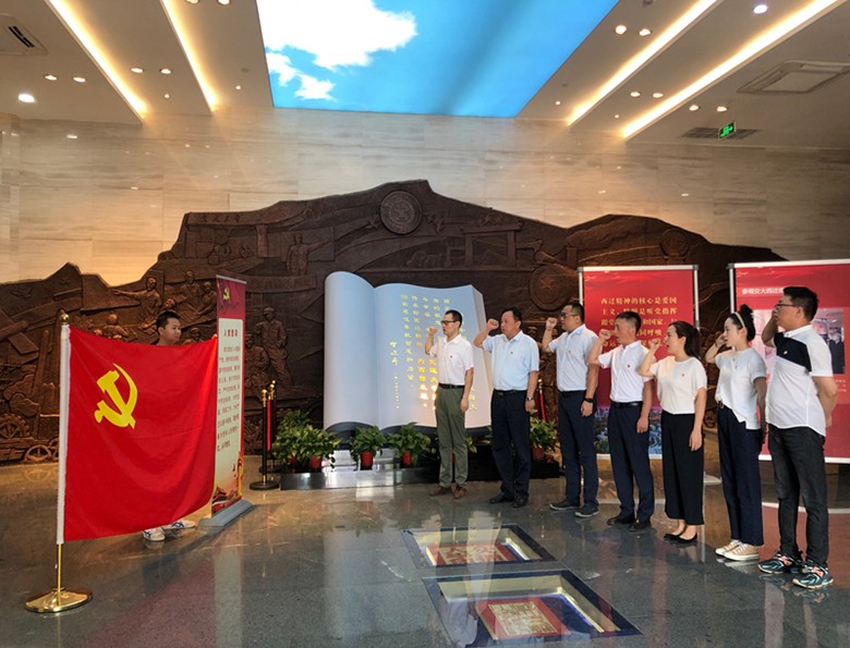 行管党支部参观西安交大西迁博物馆(图2)