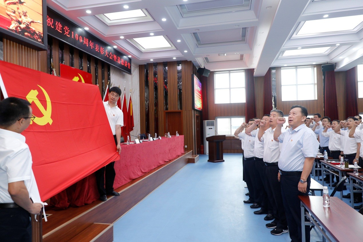 中铁西安院举行庆祝建党100周年“七一”表彰大会暨道德讲堂、专题党课(图4)