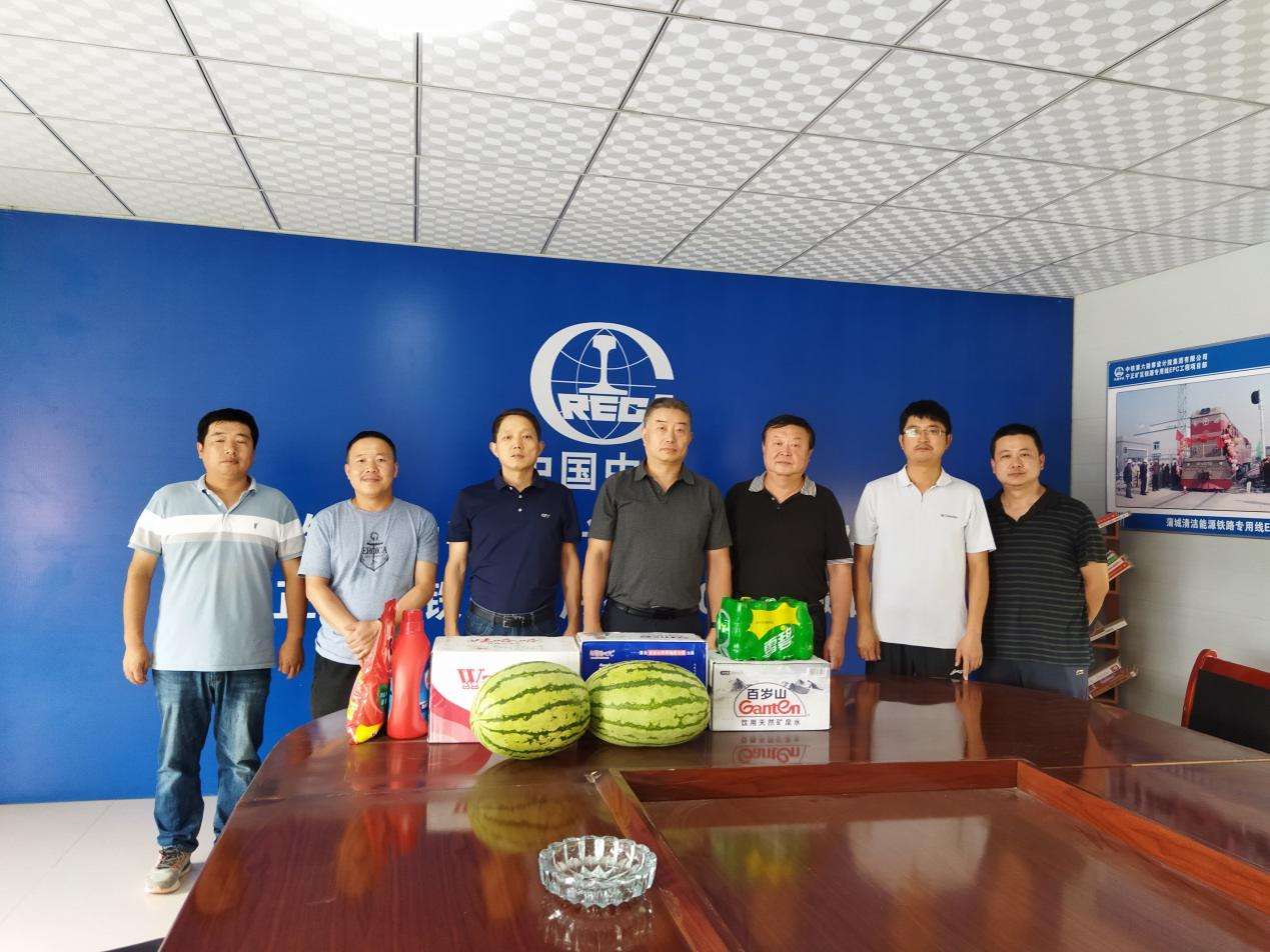 西安院党委副书记、总经理袁旭东一行慰问宁正矿区铁路专用线EPC项目部一线员工并调研工程进展(图1)