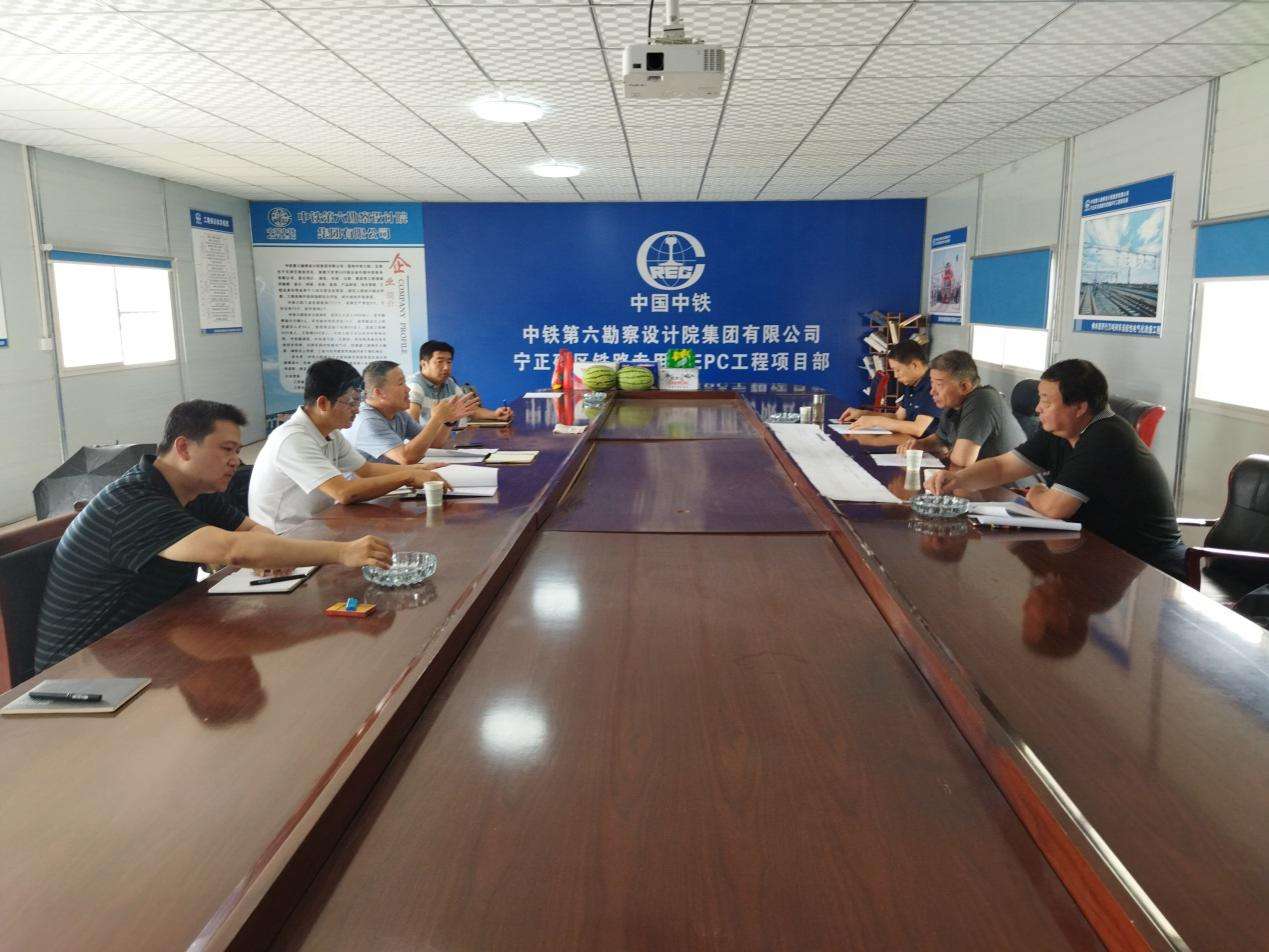 西安院党委副书记、总经理袁旭东一行慰问宁正矿区铁路专用线EPC项目部一线员工并调研工程进展(图2)