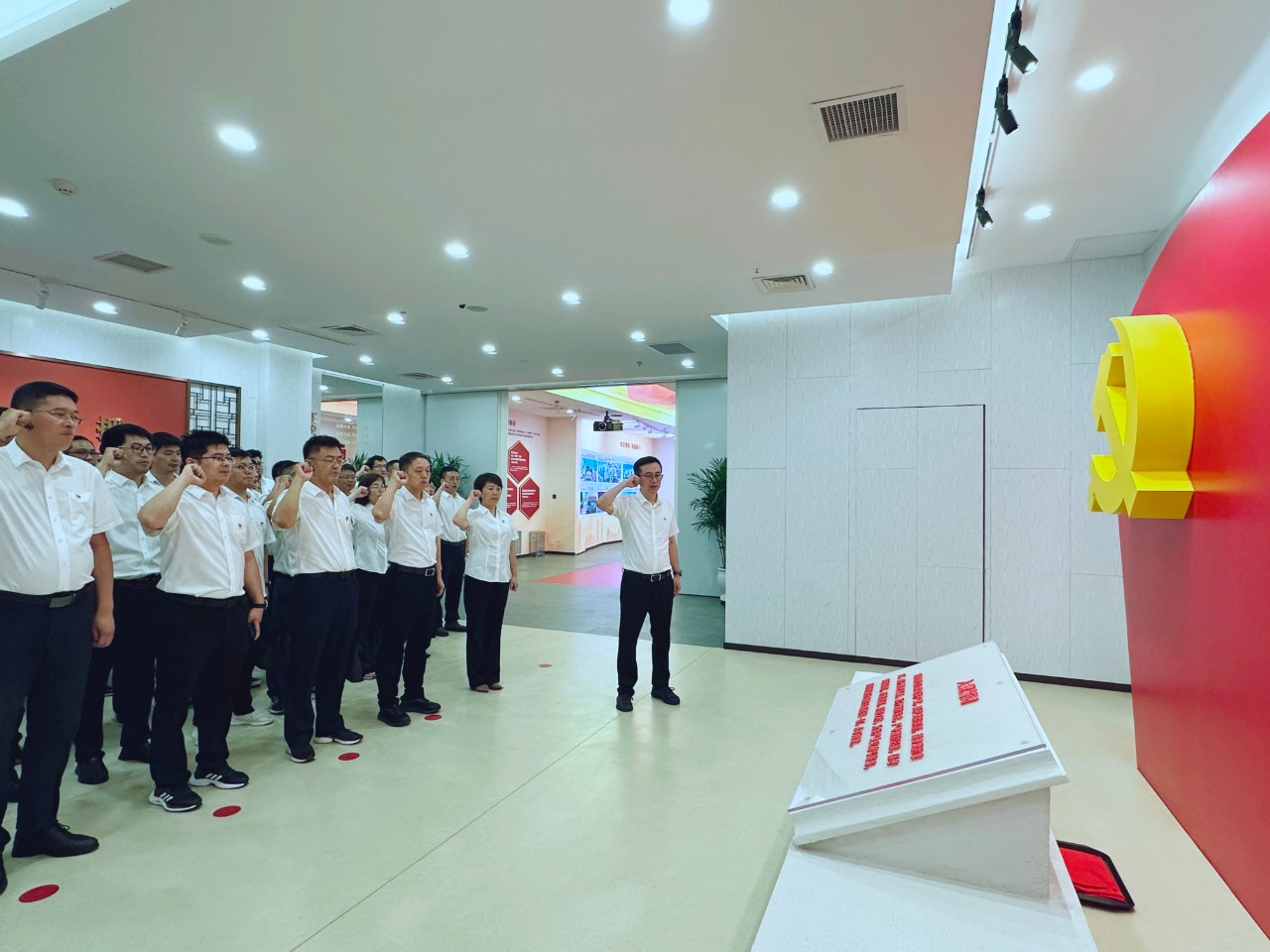 党纪学习教育｜中铁六院西安院党委赴西安市警示教育基地开展实地践学(图3)