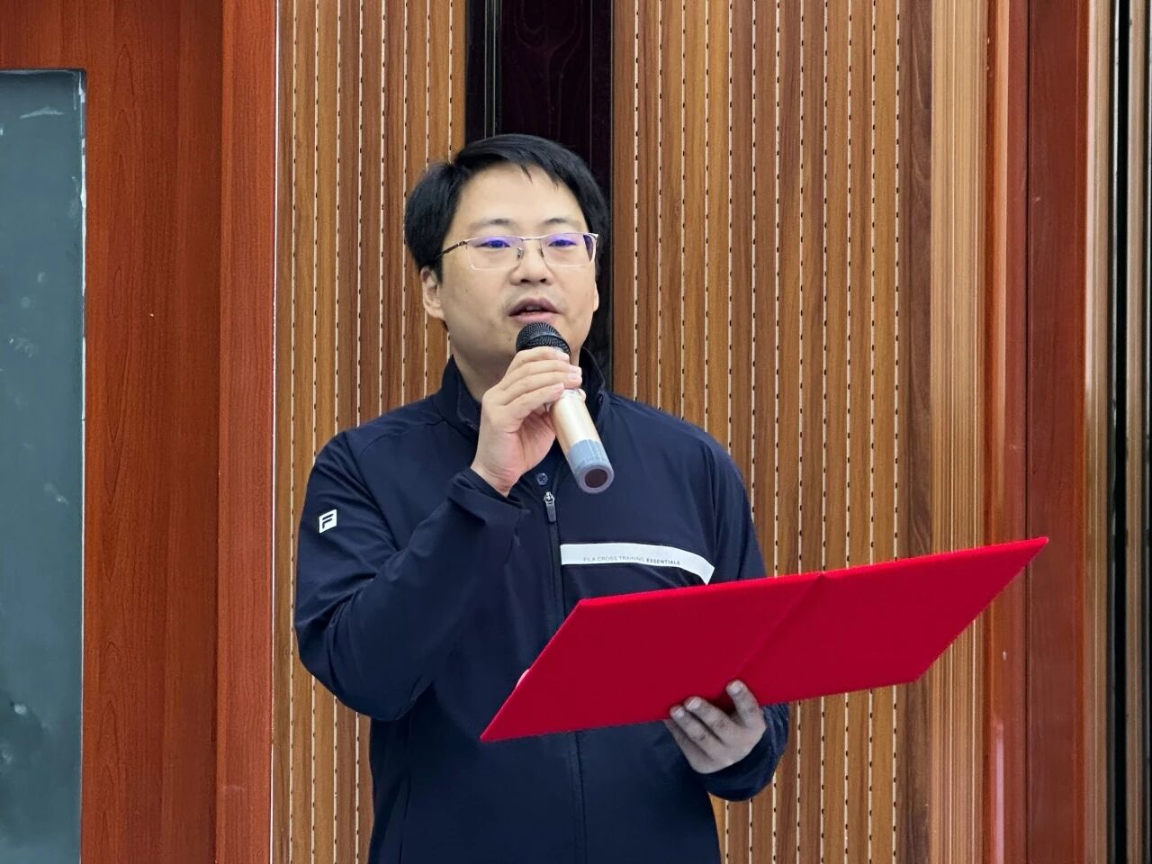 方寸球台展风采 “求实”精神燃激情—中铁西安院“求实杯”乒乓球比赛完美收官(图1)